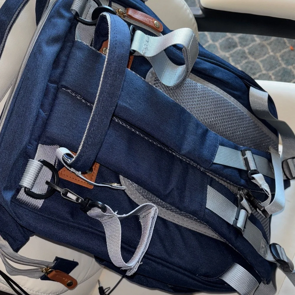 NWOT GOOD MUM Multifunctional Diaper Bag. The bag has a quilted front p